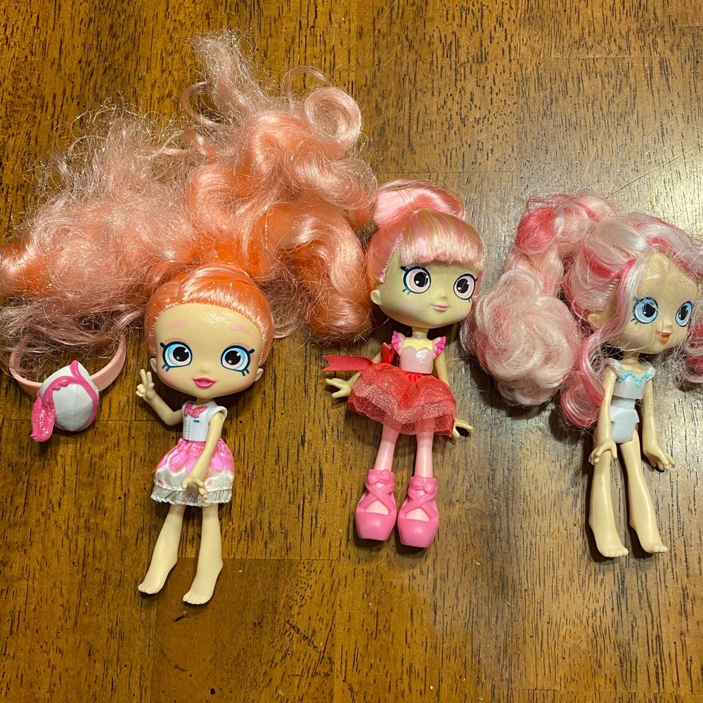 Shopkins dolls. 3 included. And one VIP party pass card.  Approximately 5” tall.